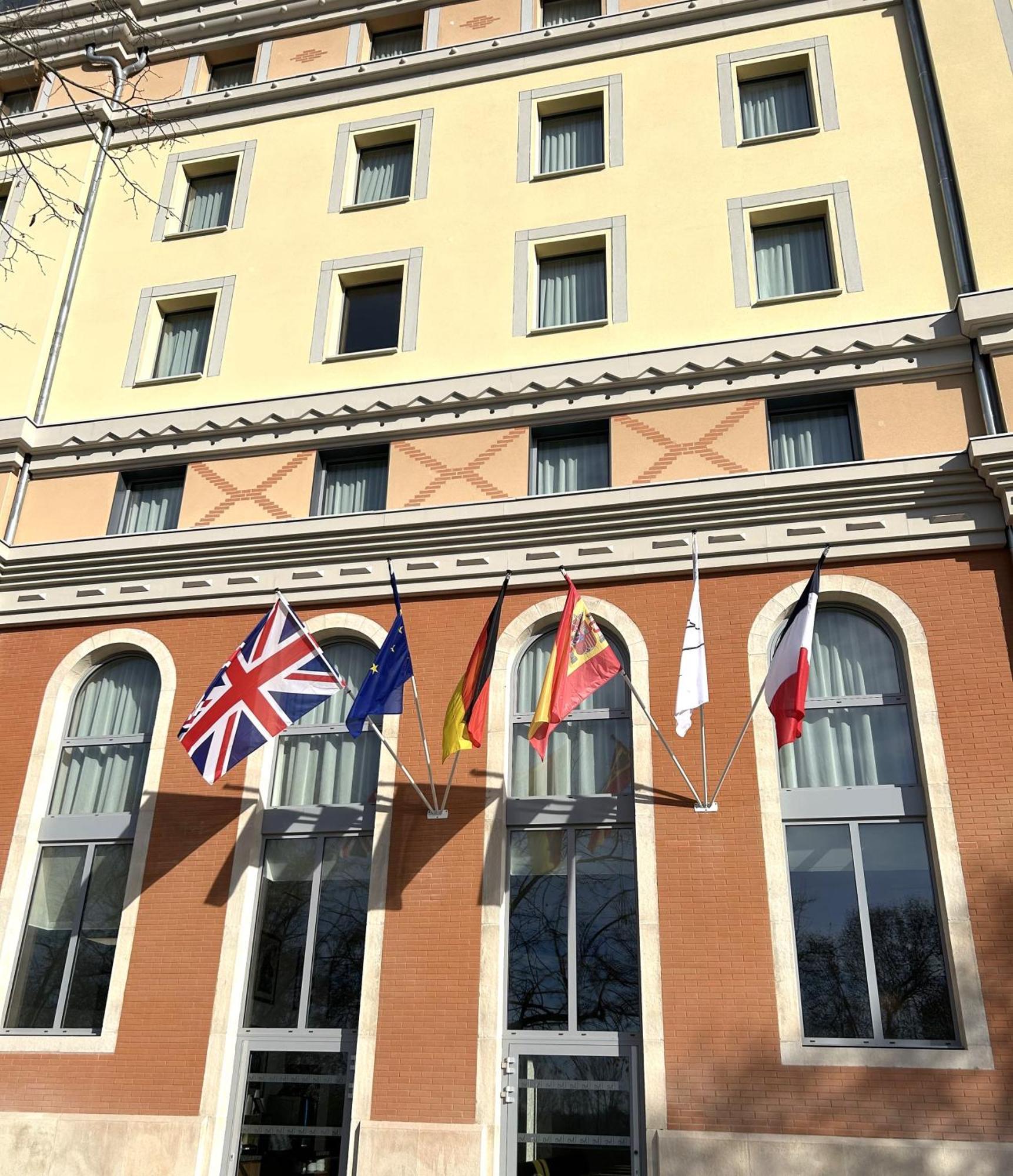 Dali Hotel Montauban Buitenkant foto