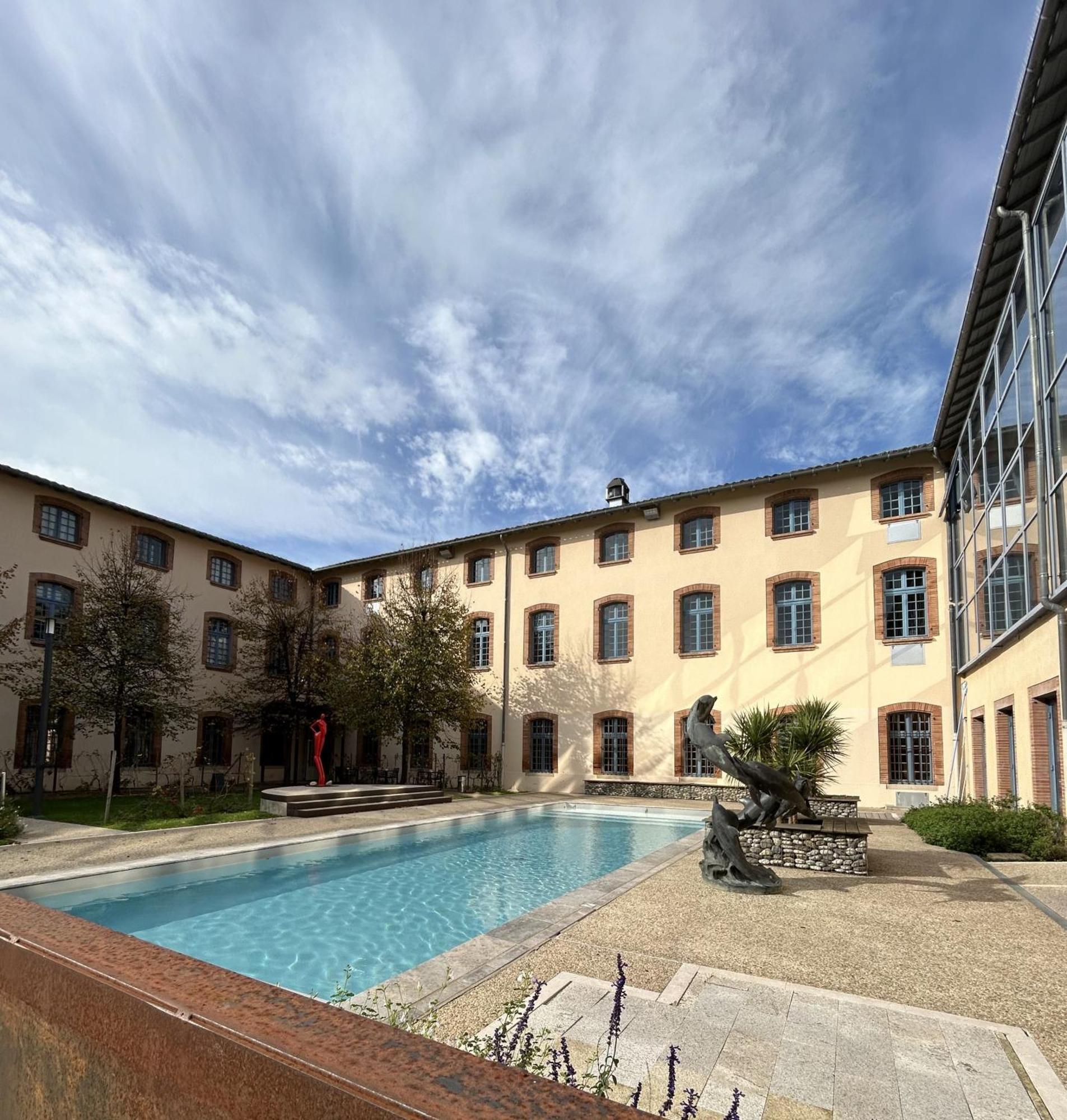 Dali Hotel Montauban Buitenkant foto