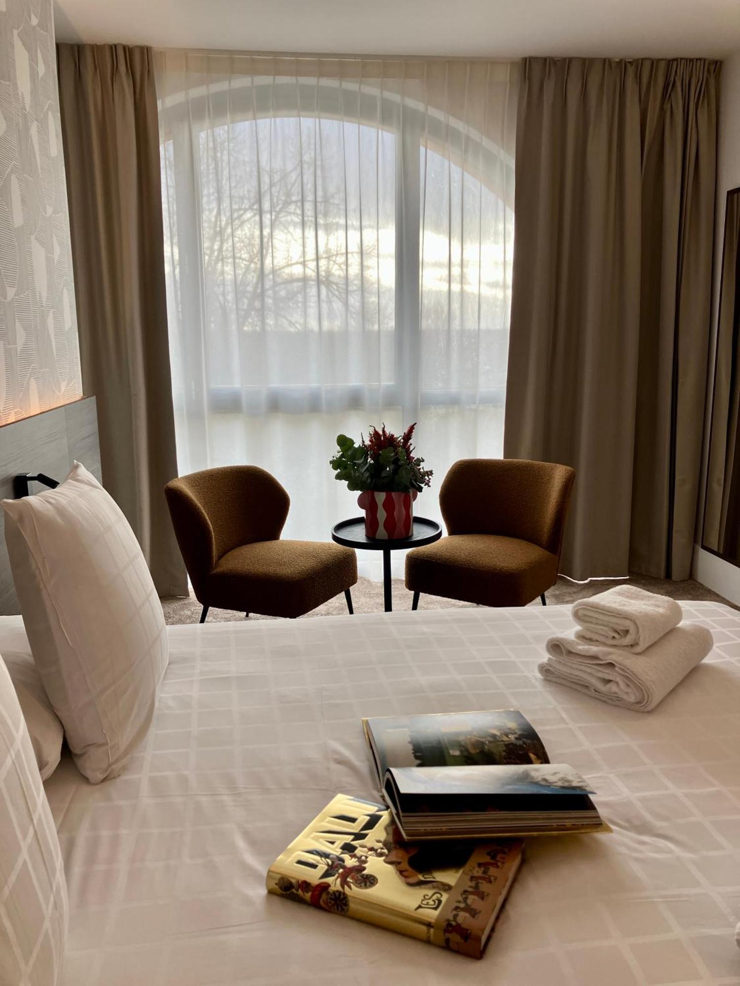 Dali Hotel Montauban Buitenkant foto